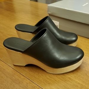 BRAND NEW Everlane Clogs